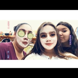 Meet your Posher, Rayna